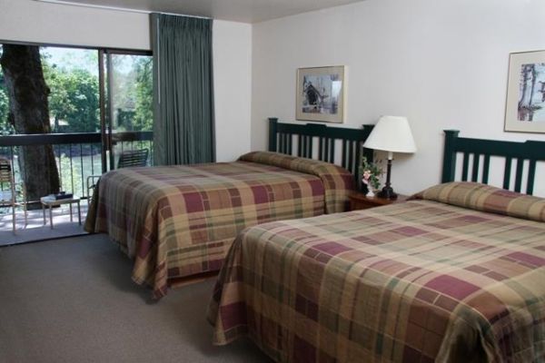 THE RIVERSIDE INN (Grants Pass)